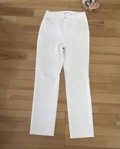 B three ビースリー　スラックス　ストレッチパンツ　白　ホワイト