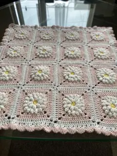 ハンドメイド　お花モチーフ編み　グラニースクエア　マルチカバー　ベビーピンク