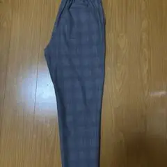 チェック柄のスラックス