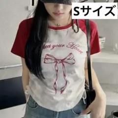 Ada. Y2K サイドシャーリング リボン デザイン コンパクト Tシャツ 赤
