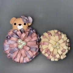 フェルトのくまちゃんとお花のデザインブローチ 2点セット