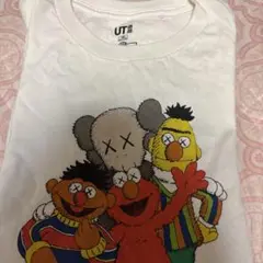 UNIQLO UT エルモ Tシャツ 140サイズ