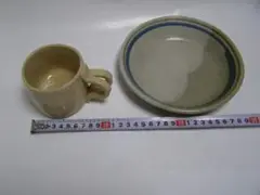 持つ所が珍しい形状 手作り陶器 カップと皿のセット 未使用長期保管品