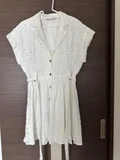 ZARA 刺繍入りホワイトシャツ 半袖