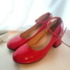 レッド エナメル ストラップ付き パンプス ハイヒール