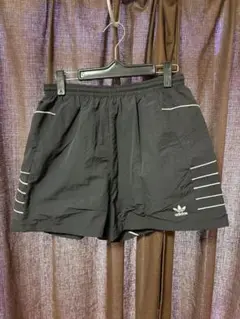 adidas originals ブラック ショートパンツ
