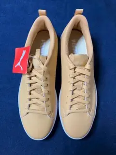 【新品】PUMA スニーカー　濃いクリーム色