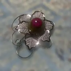 未使用品　野あざみの花のアクセサリー　ケース付