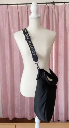 【美品】ZARA ブラック ショルダーバッグ HELLOロゴ入り