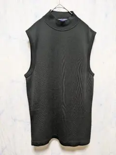 ハイネック黒タンクトップ