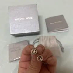 MICHAEL KORS ロゴ入りピアス