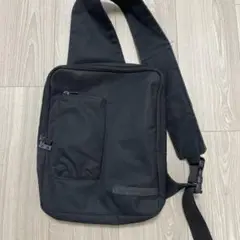 BURTON HOUSE ブラック ボディバッグ