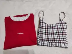 フリル付き赤Tシャツとキャミソールセット