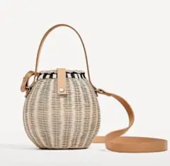 【新品未使用】 ZARA ラフィア巾着型ショルダーカゴバッグ