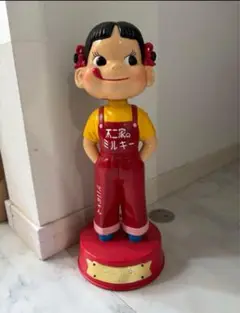 【非売品】定不二家創業100周年記念復刻版レトロペコちゃん人形 赤土台