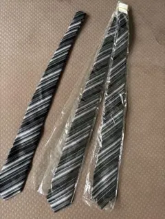 【新品＆未使用】ネクタイ　ストライプ　黒　銀