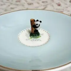木に登るパンダのフェーヴ