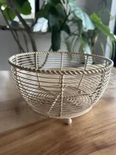 ワイヤー製クリーム色バスケット オシャレインテリア 匿名配送