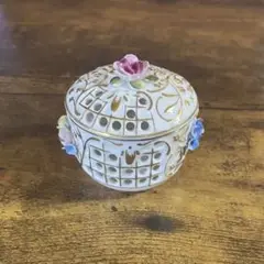 D. Rene Handarbeit 蓋つき容器