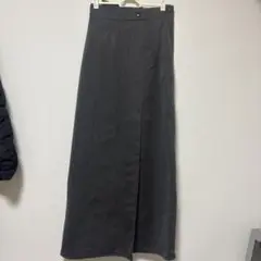 ダークグレー タイトスカート スリット入り