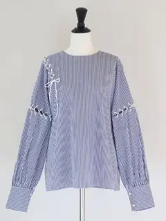 tibiのストライプ柄ブラウス