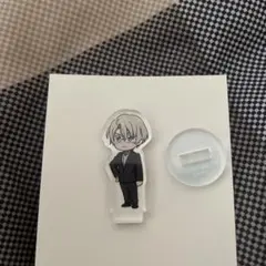 スーツ姿のアニメキャラクター クリアスタンド