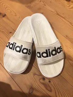 adidas ホワイト ビーチサンダル