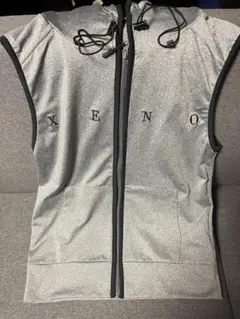 早いもの勝ち！XENO フード付きジップアップベスト M