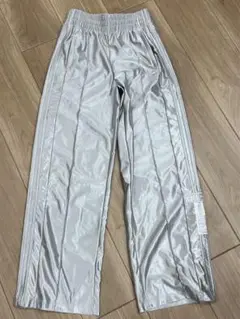 adidas シルバー ブレイクパンツ