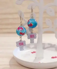 青い浴衣と金魚のピアス