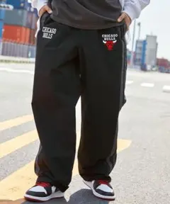 希少タグ付　NBAエヌビーエーロゴ刺繍ドローワイドパンツ　バスケシカゴブルズ黒L