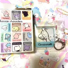 サンリオ　アクリルキーホルダー　シナモン