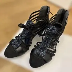 ビーズ装飾リボン付き黒サンダル