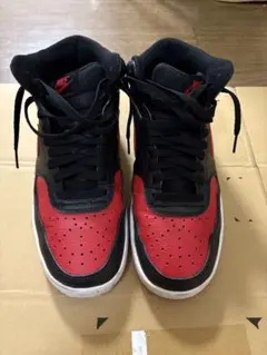 Nike ハイカットスニーカー レッド/ブラックコートビジョン MID BRED