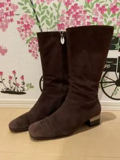 シャネル茶色ブーツココマーク付き