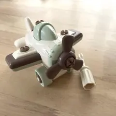 飛行機型おもちゃ ネジ遊び