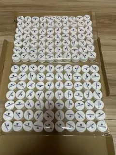 ①ペットボトルキャップ140個