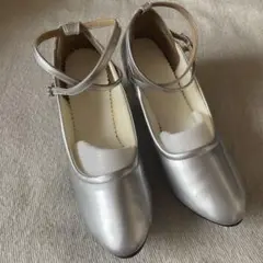 ストラップ付きシューズ　シルバー