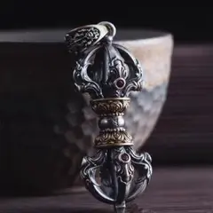 シルバールビーゴールドドージェネックレス