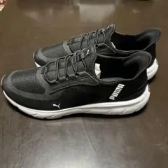 PUMA ブラック スニーカー