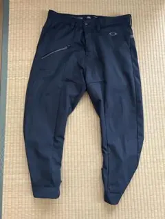 Oakley スリムフィット黒パンツ 33 夏用　七部丈
