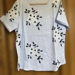 ブルー刺繍ラウンドネックブラウス　　Ｍサイズ 綿