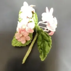 中古品　ハンドメイドブローチ