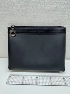 フェラガモ　セカンドバッグ　ポーチ　使い方色々！