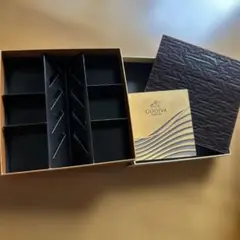 GODIVA チョコ空箱　小物収納 波模様 中型