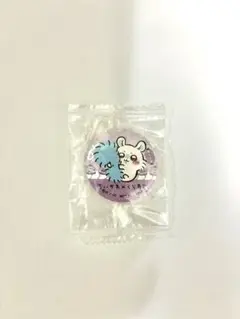 【最安値】　新品　くら寿司　ちいかわコラボ　びっくらポン　モモンガ　缶バッジ