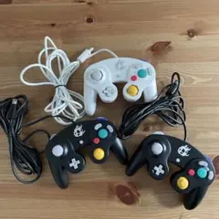 ニンテンドーゲームキューブ コントローラー スマブラホワイト1・ブラック2
