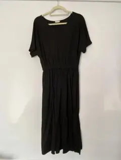 黒 半袖 ロングワンピース