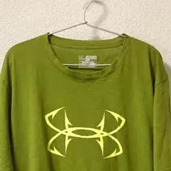Under Armour メタリックロゴ Tシャツ　ゆったり目