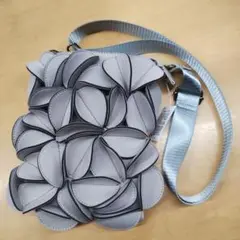 早い者勝ち！MIOOGGI グレー 3D花柄モチーフ　デザイン ショルダーバッグ